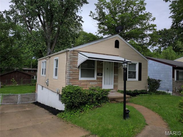 808 Arline Avenue, Ferguson, MO 63135