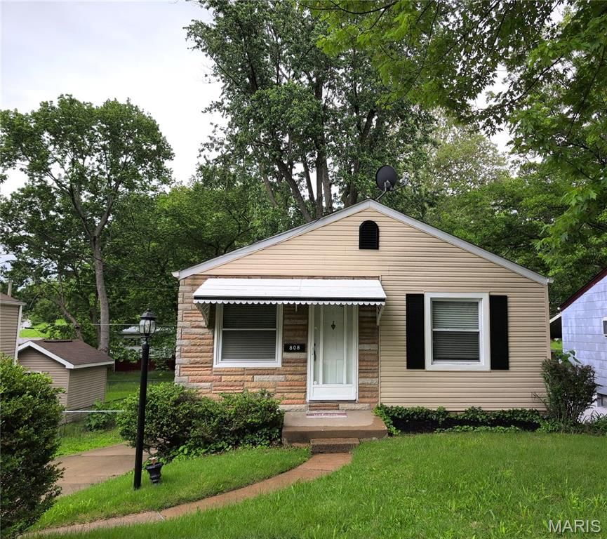 808 Arline Avenue, Ferguson, MO 63135