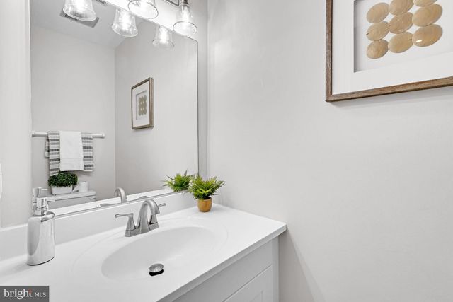 6163 GREEN HOLLOW CT, Springfield, VA 22152