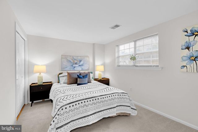 6163 GREEN HOLLOW CT, Springfield, VA 22152