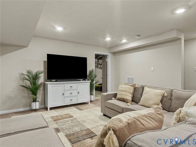 6636 Whisperwood Dr, North Chesterfield, VA 23234