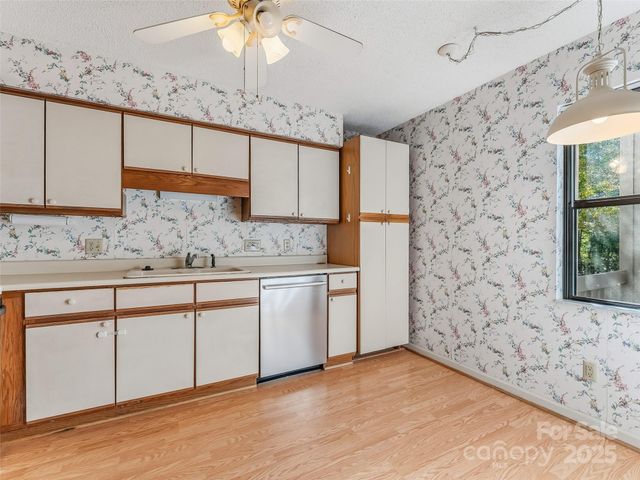 1203 Abbey Circle, Asheville, NC 28805