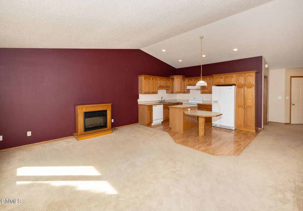 807 Morningside Drive, Casselton, ND 58012 photo 3
