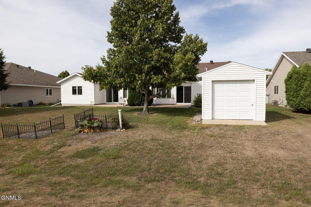 807 Morningside Drive, Casselton, ND 58012 photo 4