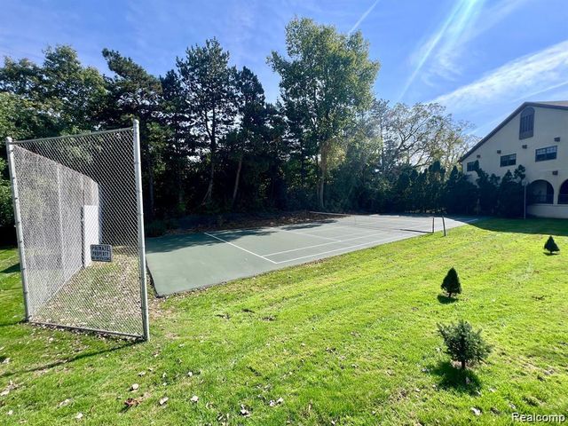 42160 E Woodward Avenue Avenue 8, Bloomfield Hills, MI 48304