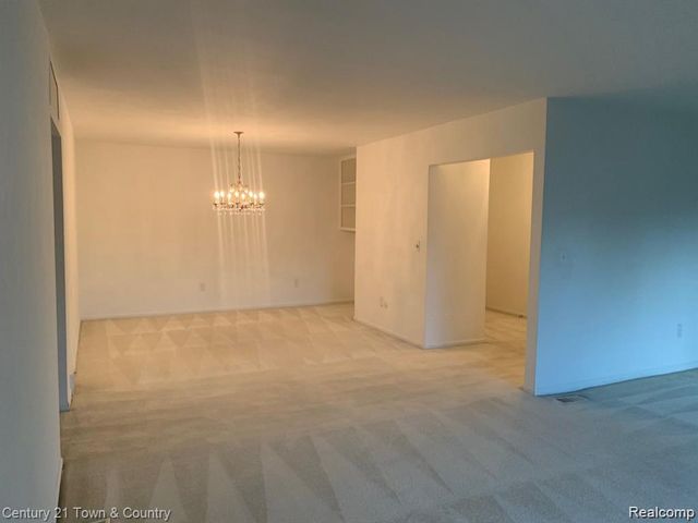 42160 E Woodward Avenue Avenue 8, Bloomfield Hills, MI 48304