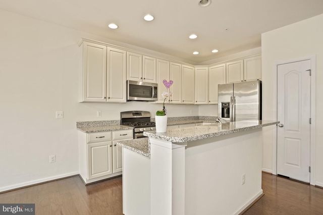 43176 WITHAM SQ, Ashburn, VA 20148