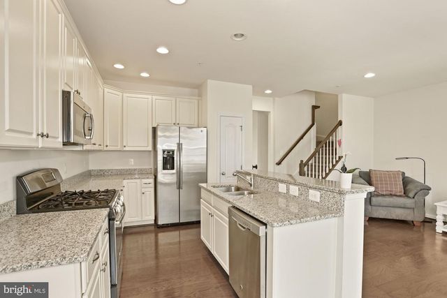 43176 WITHAM SQ, Ashburn, VA 20148