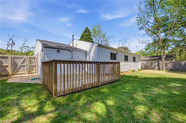 444 Bamboo LN, Virginia Beach, VA 23452