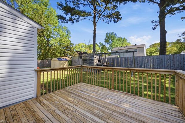 444 Bamboo LN, Virginia Beach, VA 23452