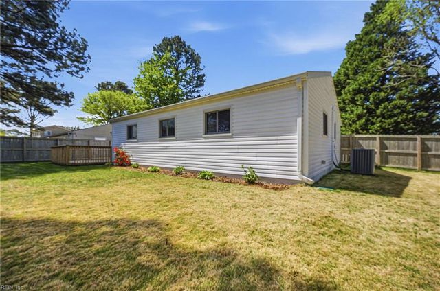 444 Bamboo LN, Virginia Beach, VA 23452