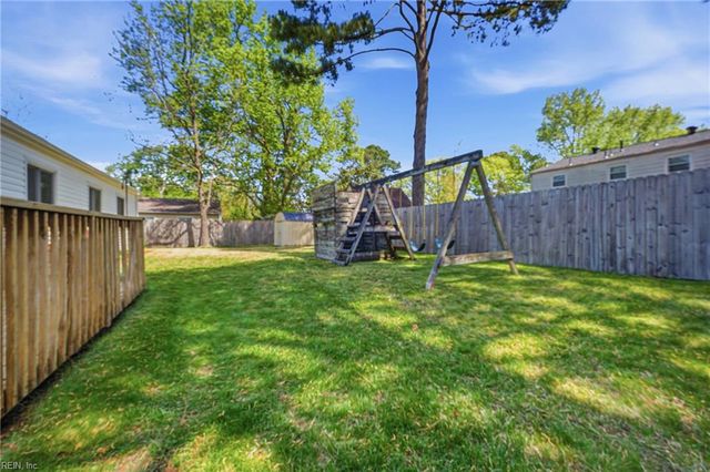 444 Bamboo LN, Virginia Beach, VA 23452