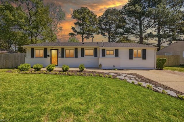 444 Bamboo LN, Virginia Beach, VA 23452