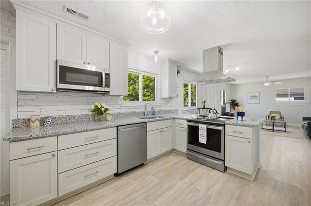 444 Bamboo LN, Virginia Beach, VA 23452