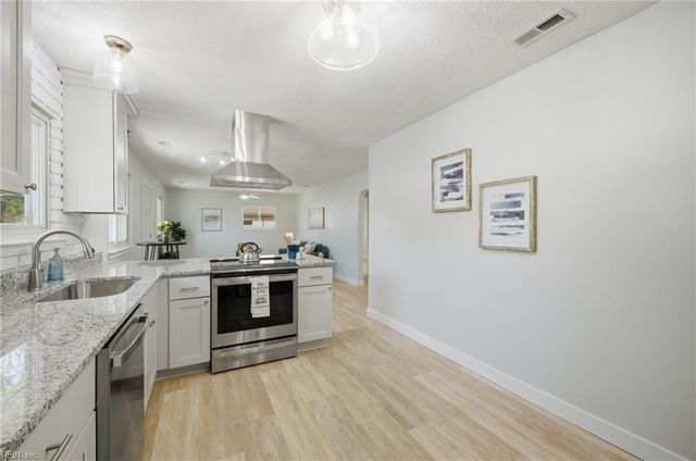 444 Bamboo LN, Virginia Beach, VA 23452