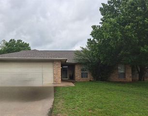 115 SE Churchill Way, Lawton, OK 73501