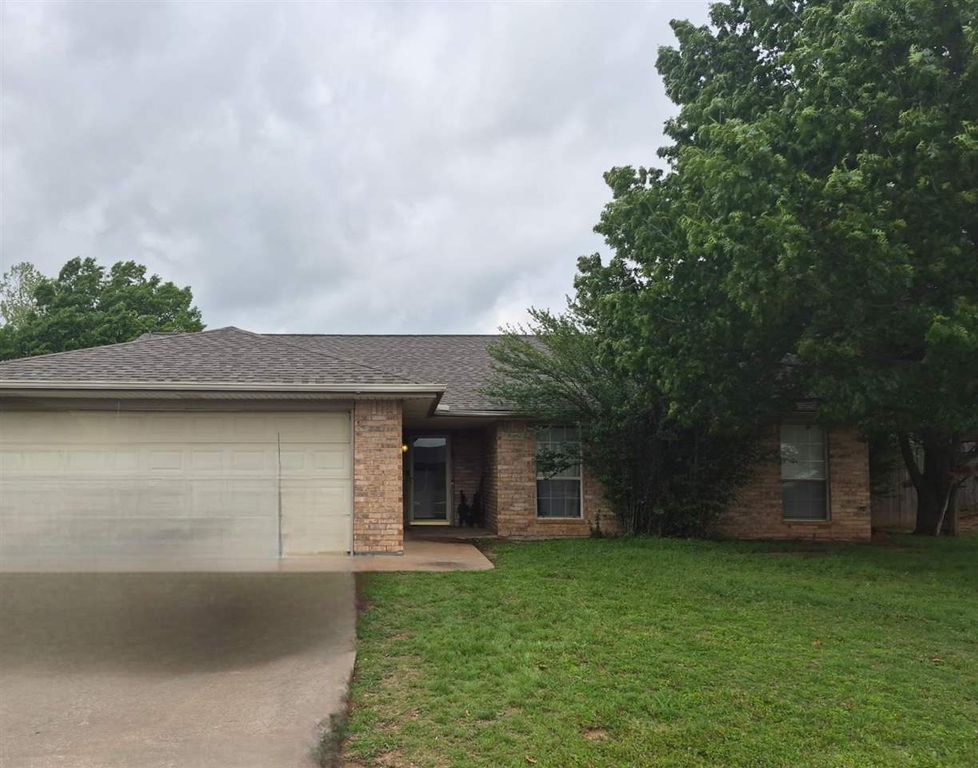115 SE Churchill Way, Lawton, OK 73501
