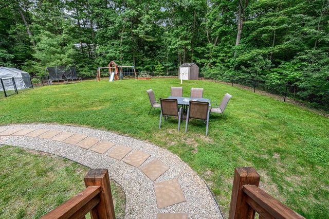 32 Honor Roll Road, Pelham, NH 03076
