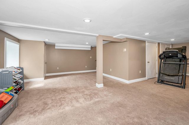 32 Honor Roll Road, Pelham, NH 03076