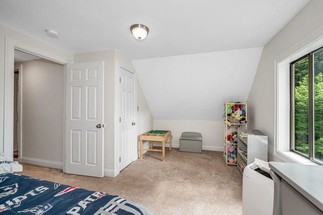 32 Honor Roll Road, Pelham, NH 03076