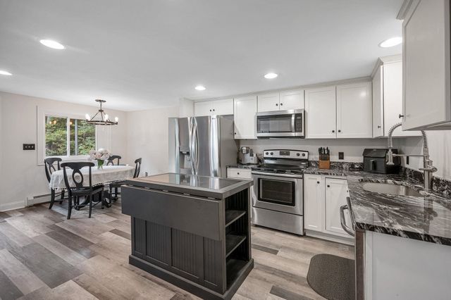 32 Honor Roll Road, Pelham, NH 03076