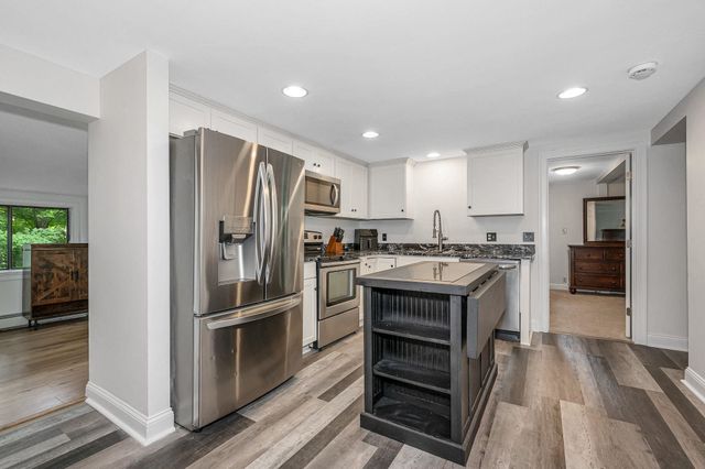 32 Honor Roll Road, Pelham, NH 03076