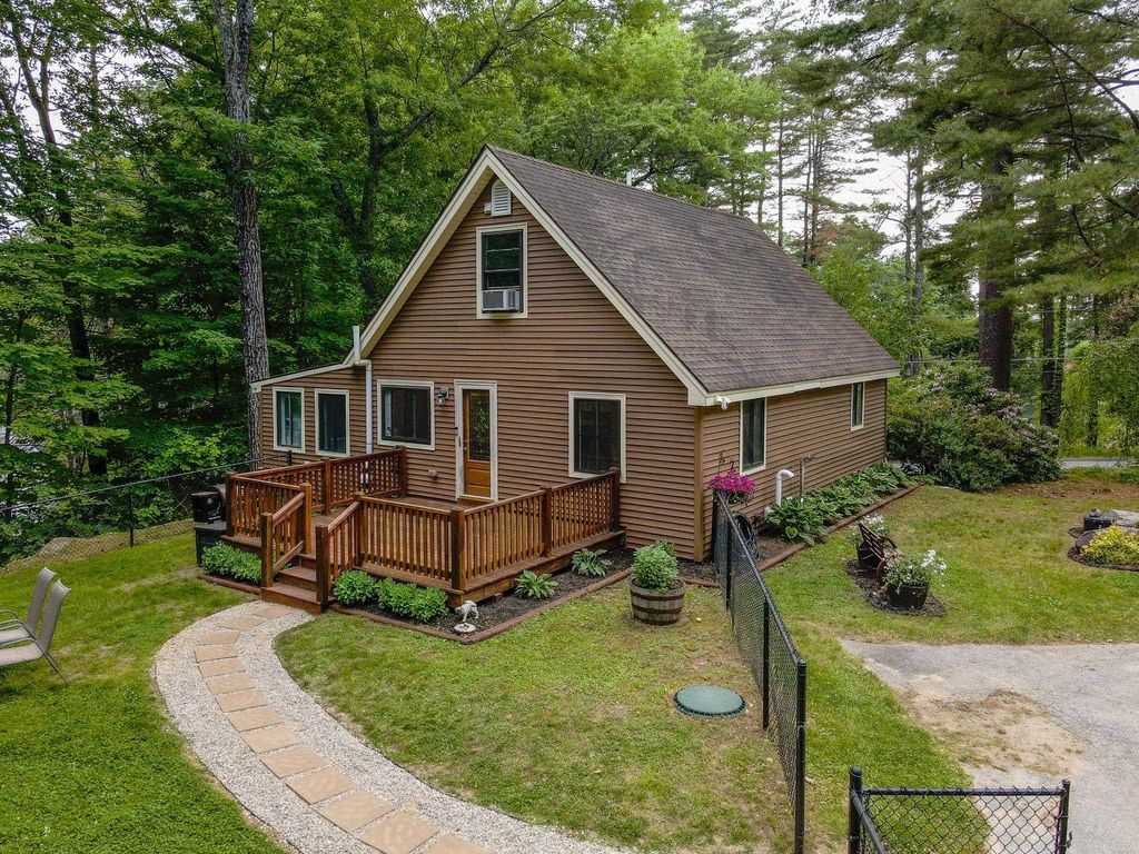 32 Honor Roll Road, Pelham, NH 03076