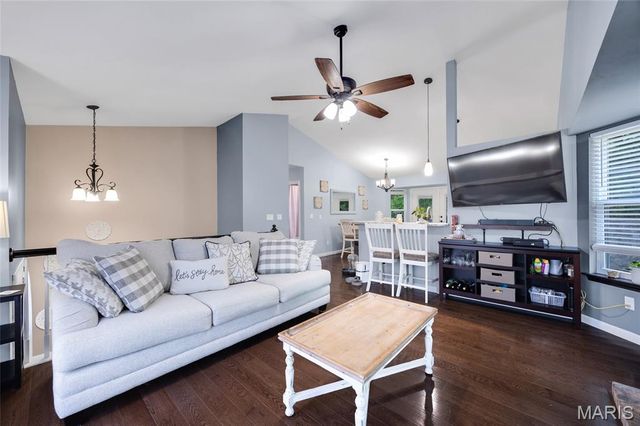 1511 Glenn Brooke Woods Circle, Ballwin, MO 63021
