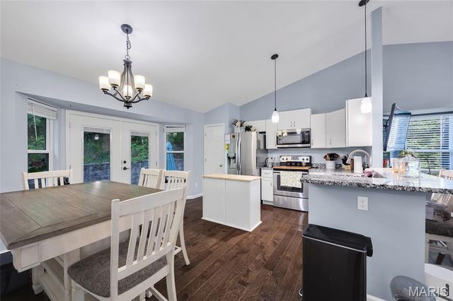 1511 Glenn Brooke Woods Circle, Ballwin, MO 63021