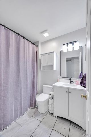 1511 Glenn Brooke Woods Circle, Ballwin, MO 63021