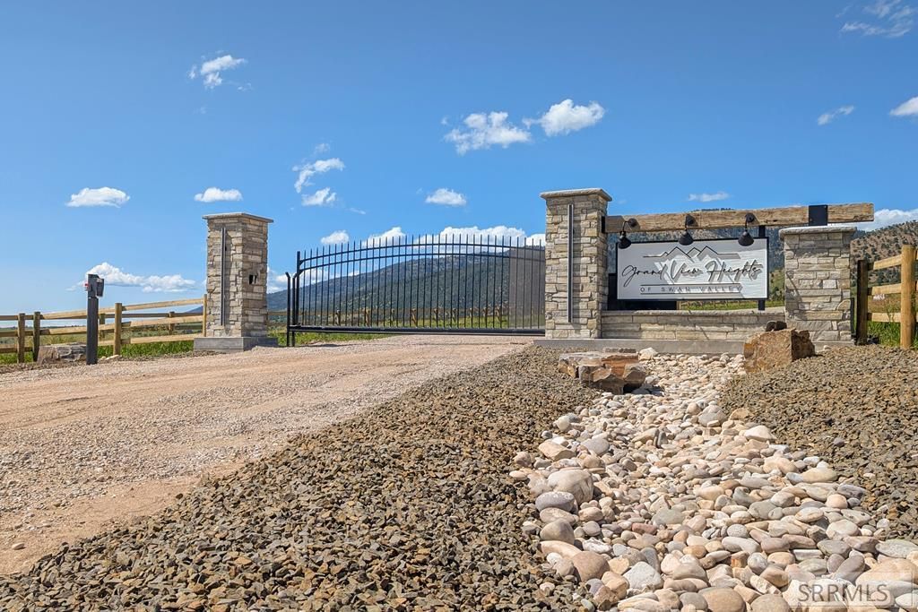 Image 1 of property listing at L7B1 Grand View Heights, Swan Valley, ID 83449