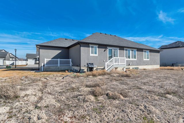 90 E CRANER PEAK DR, Eagle Mountain, UT 84005