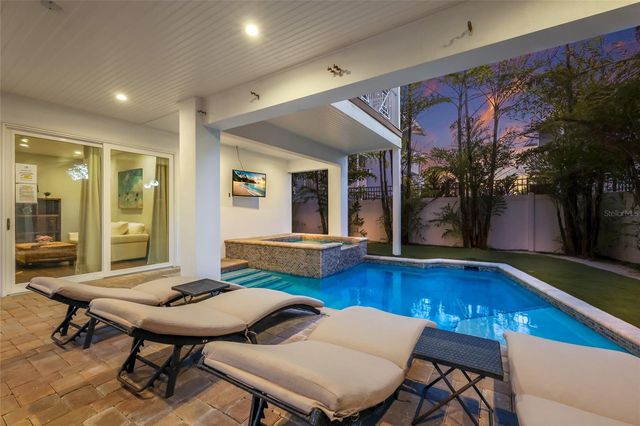 206 CHURCH AVENUE, Bradenton Beach, FL 34217