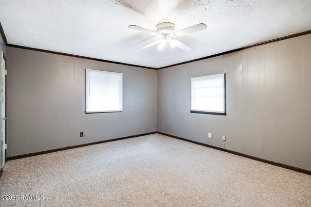 121 La Rue Rouge, Scott, LA 70583