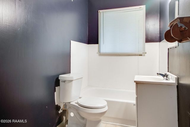 121 La Rue Rouge, Scott, LA 70583