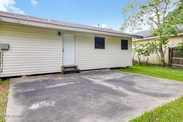 121 La Rue Rouge, Scott, LA 70583