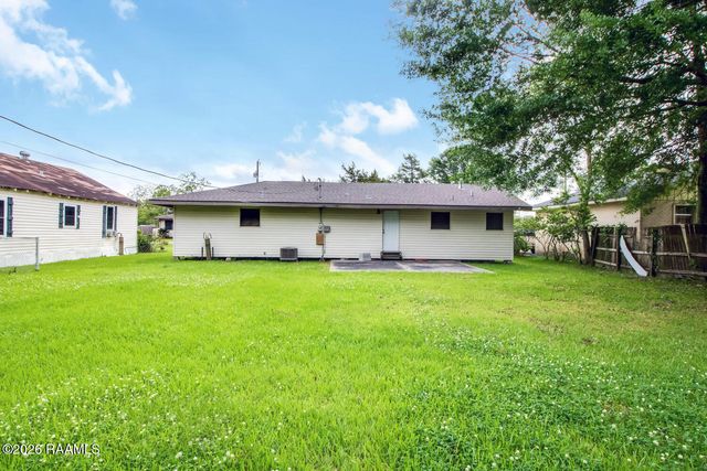121 La Rue Rouge, Scott, LA 70583