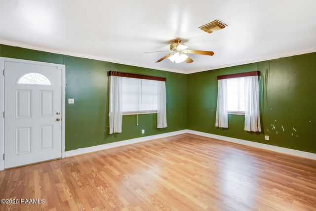 121 La Rue Rouge, Scott, LA 70583