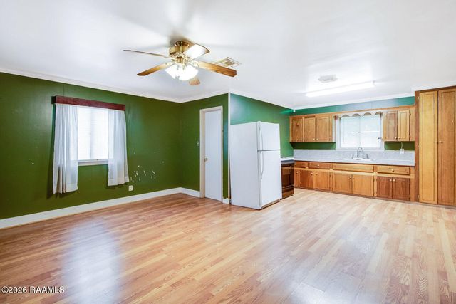 121 La Rue Rouge, Scott, LA 70583