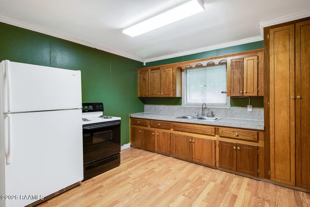 121 La Rue Rouge, Scott, LA 70583