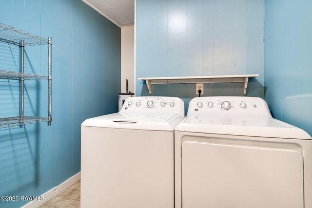 121 La Rue Rouge, Scott, LA 70583