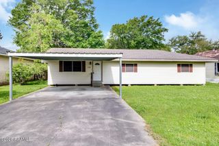 121 La Rue Rouge, Scott, LA 70583