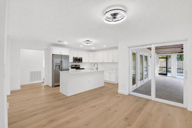966 NW 37th Avenue, Delray Beach, FL 33445