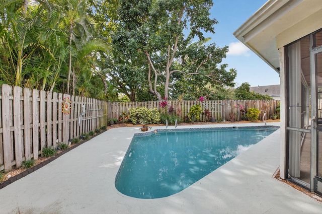 966 NW 37th Avenue, Delray Beach, FL 33445