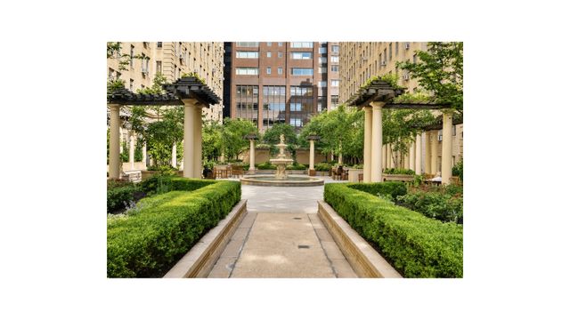 333 W 56th St Apt 9L, New York City, NY 10019