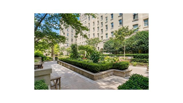 333 W 56th St Apt 9L, New York City, NY 10019