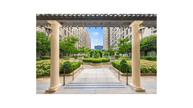 333 W 56th St Apt 9L, New York City, NY 10019