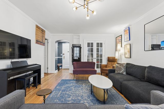 333 W 56th St Apt 9L, New York City, NY 10019