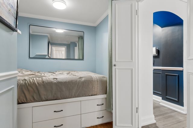 333 W 56th St Apt 9L, New York City, NY 10019