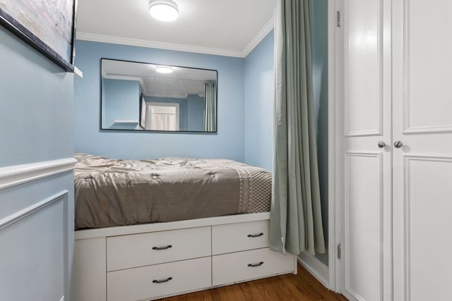 333 W 56th St Apt 9L, New York City, NY 10019
